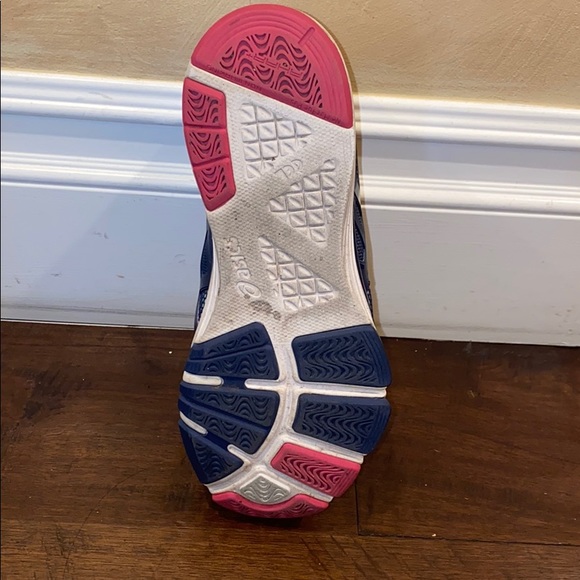 ASICS - Picture 3 of 5